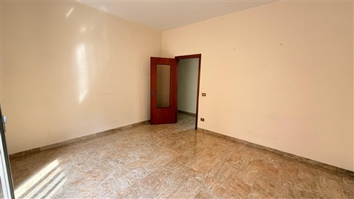 Zona Semi-Centrale, Appartamento di 4 Vani Oltre Accessori, Vano Deposito e Box Auto.